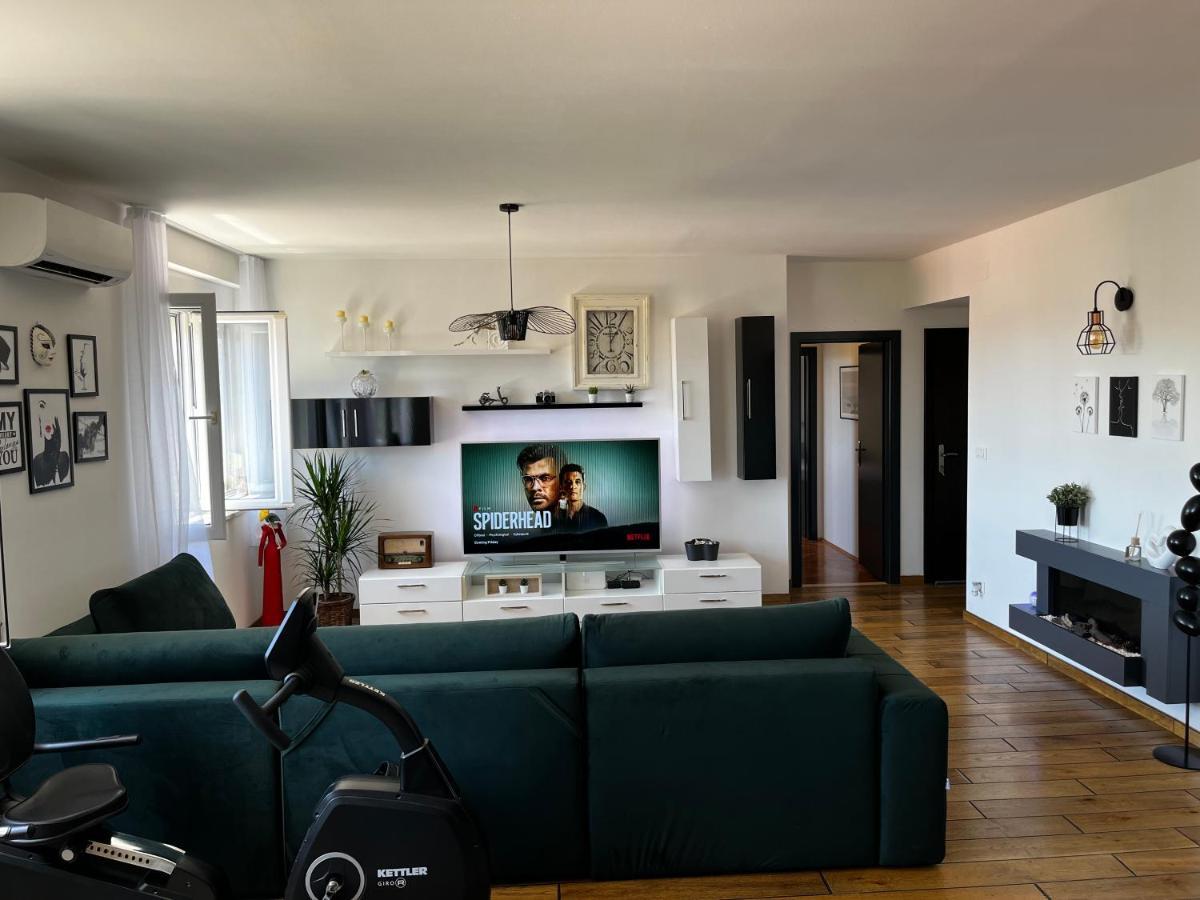 Luxury Lulu Apartment